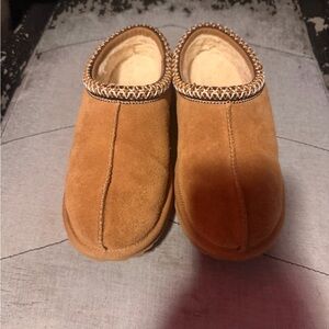 UGG Cream Fleece Lined Slippers